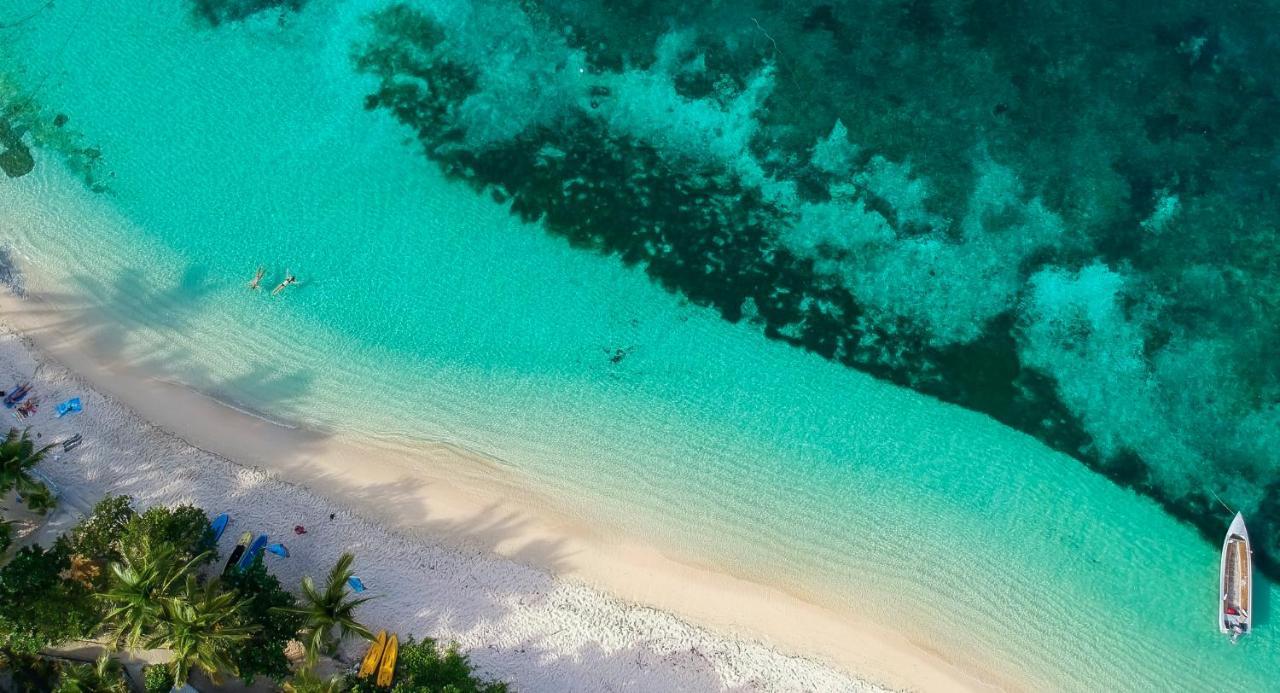 Barefoot Kuata Island Resort Eksteriør bilde